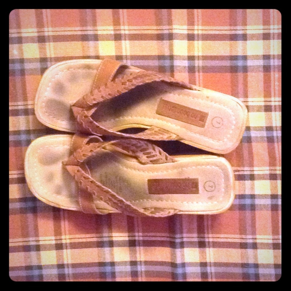 No boundaries Sandals size 7 leather upper-wooden